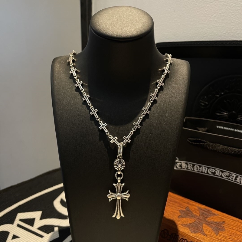 Ch*0me He**ts necklaces